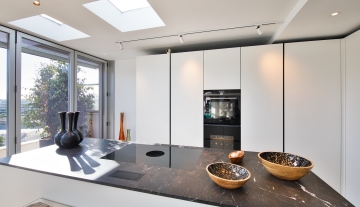 Resa Estates Ibiza te koop penthouse Marina botafoch for sale Ibiza kitchen 4.jpeg
